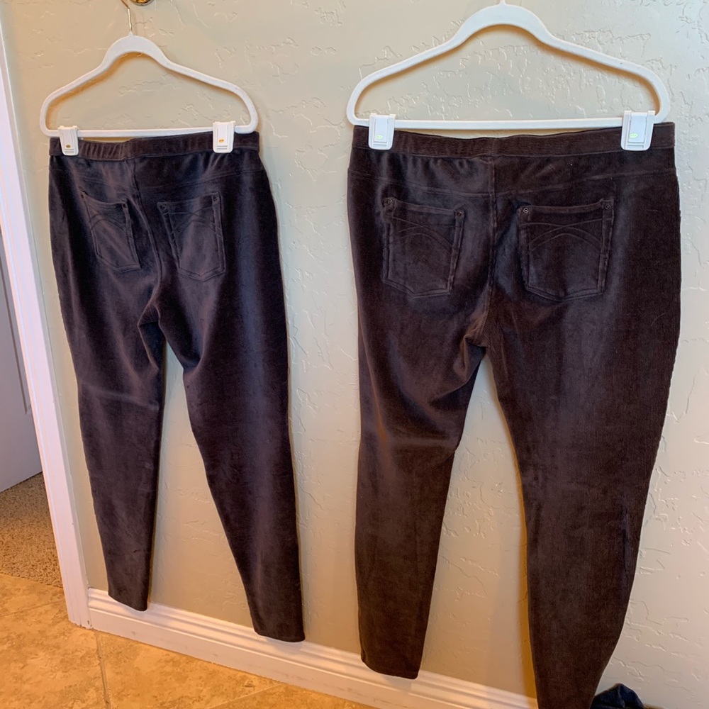 2 pairs Hue leggings size XL